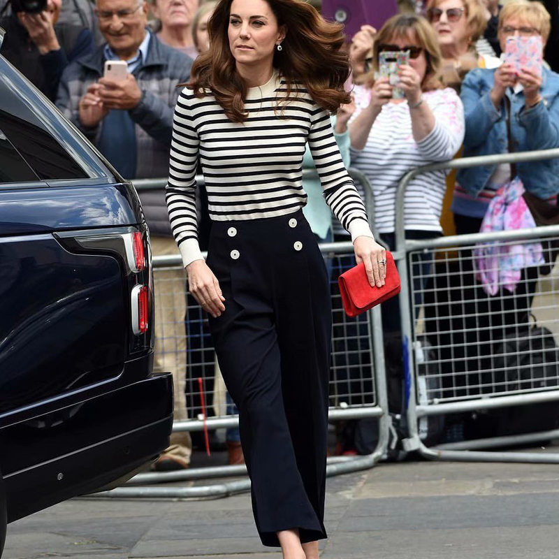 Autumn Princess Style Printing Stripe Drawing Long Sleeves Elegant Nightgown Temperament Broad Leg Pants of Women Two-piece Suit R4hj, Navy blue.
Autumn Princess Style Printing Stripe Drawing Long Sleeves Elegant Nightgown Temperament Broad Leg Pants of Women Two-piece Suit R4hj, Navy blue.