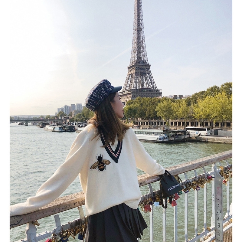 High Quality Autumn Winter Bees Knitting V-neck Long Sleeve Pullover Female Ladies' Sweaters Embroidery Cartoon Honeybee Femme 201109