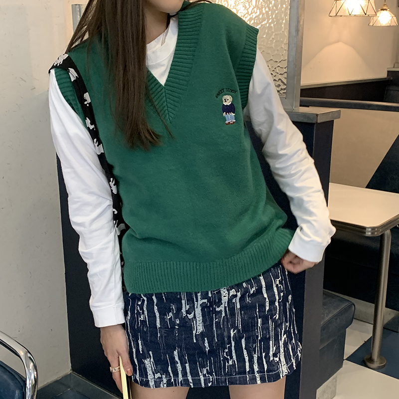 2021 New 2 colours Autumn and winter style cartoons embroidered sleeveless mesh waistcoats women's pullovers'waistcoats (c9891) TO7A, Green
2021 New 2 colours Autumn and winter style cartoons embroidered sleeveless mesh waistcoats women's pullovers'waistcoats (c9891) TO7A, Green