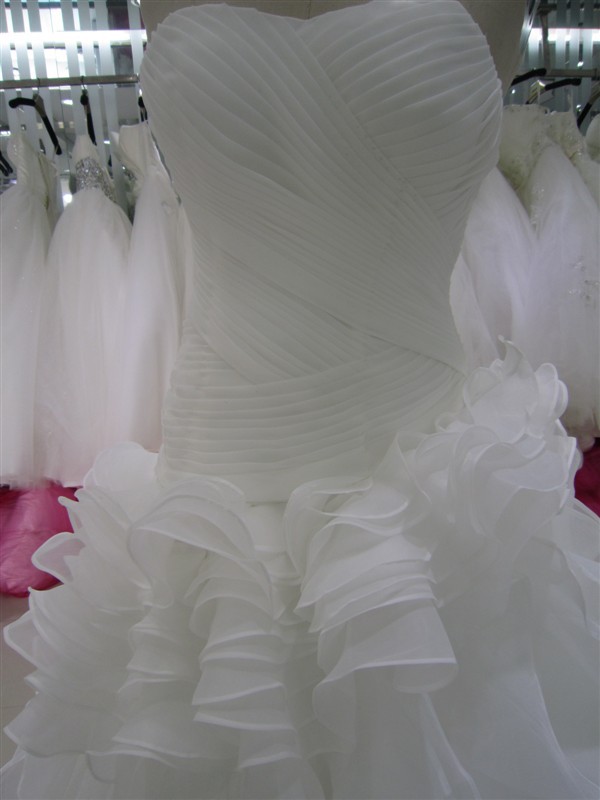 Gorgeous Organza Mermaid Wedding Dresses Tiered Skirt Designer Long Ruffles Wedding Gowns For Bride 2022 White Sleeveless Sweetheart Boho Bridal Dress