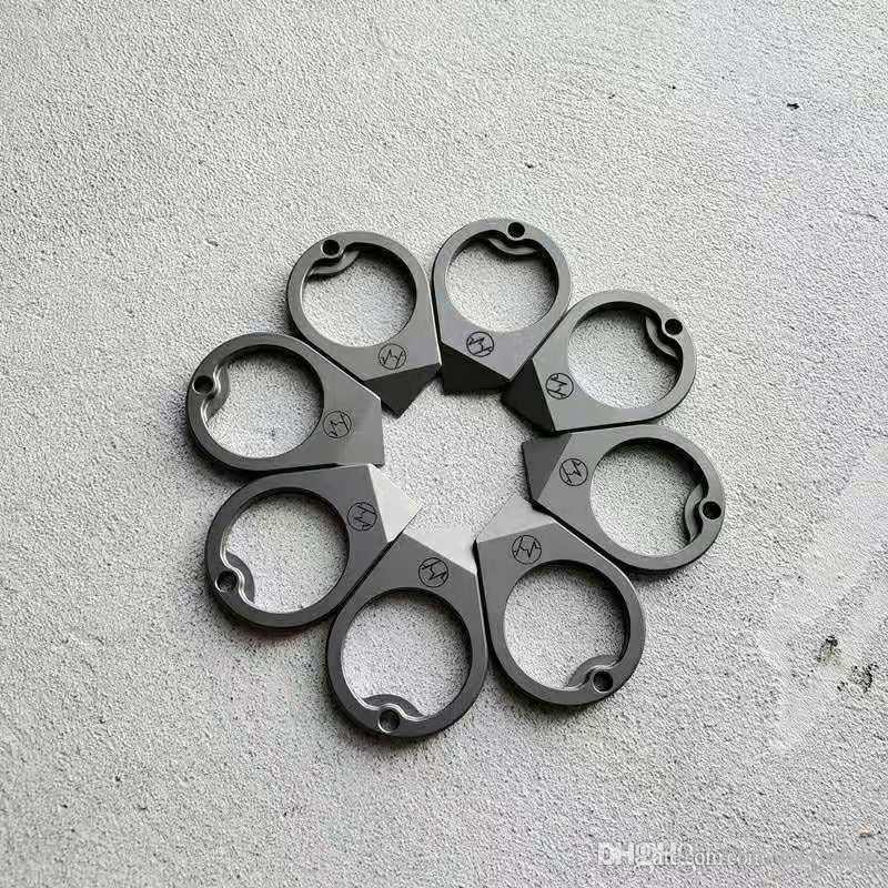 Titanium alloy EDC creative key chain pendant multifunctional finger tiger bottle opener express knife with simple personality
Titanium alloy EDC creative key chain pendant multifunctional finger tiger bottle opener express knife with simple personality