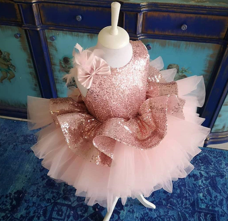 2020 Cute Lace Appliqued Flower Girl Dresses V Cut Back with Pink Bow Sash Tulle Girls Formal Gown for Wedding First Communion Dress, White;blue
2020 Cute Lace Appliqued Flower Girl Dresses V Cut Back with Pink Bow Sash Tulle Girls Formal Gown for Wedding First Communion Dress, White;blue