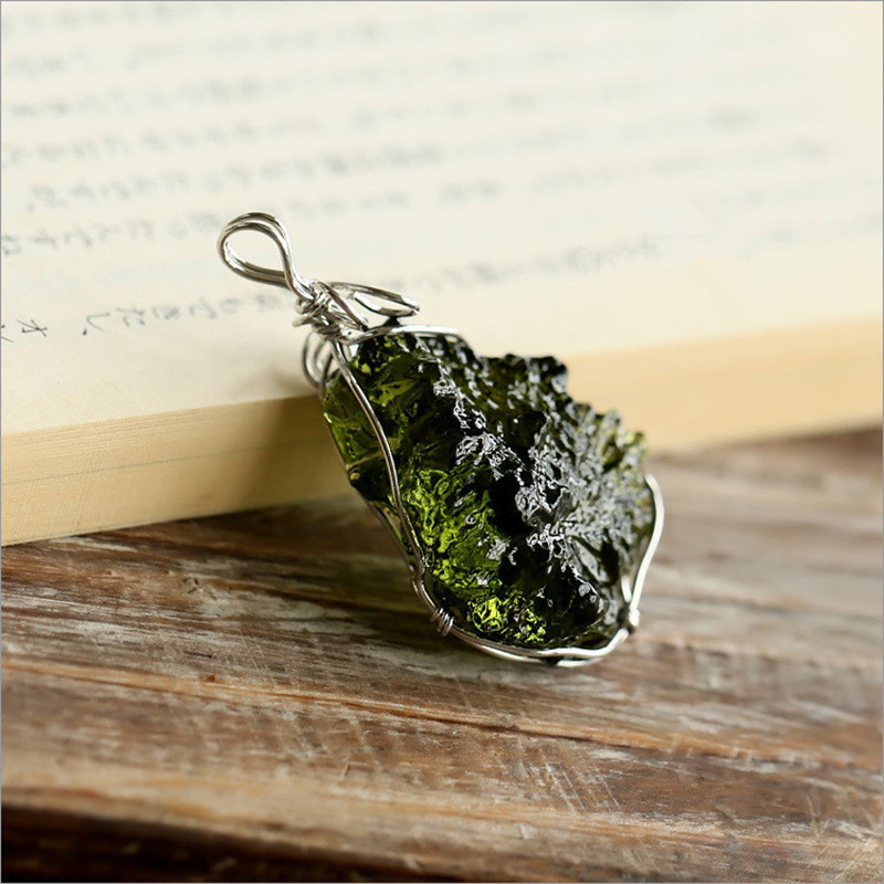 Natural Moldavite Green Crystal Energy Stone Pendant For Men And Women Couple necklace Fine Jewelry LJ201016