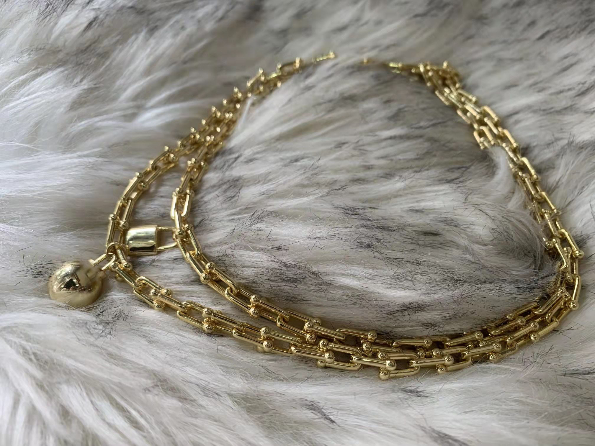 love gold silver bracelet necklace Ball lock Horseshoe hardware ring fashion jewelry jewlery designer gold chain women men couple 18K bracelets earrings Wedding
love gold silver bracelet necklace Ball lock Horseshoe hardware ring fashion jewelry jewlery designer gold chain women men couple 18K bracelets earrings Wedding