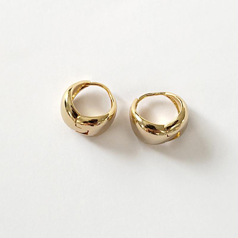 Peri'sBox 2020 Trendy Basket Wide Gold Earrings Polished Huggie Earrings for Women Minimalist Hoop Everyday Jewelry
Peri'sBox 2020 Trendy Basket Wide Gold Earrings Polished Huggie Earrings for Women Minimalist Hoop Everyday Jewelry