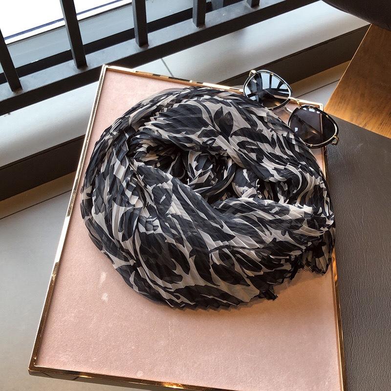 Royalmaybe Black gray tree chiffon scarf female autumn air conditioning warmth sunscreen scarf shawl beach silk designer
Royalmaybe Black gray tree chiffon scarf female autumn air conditioning warmth sunscreen scarf shawl beach silk designer