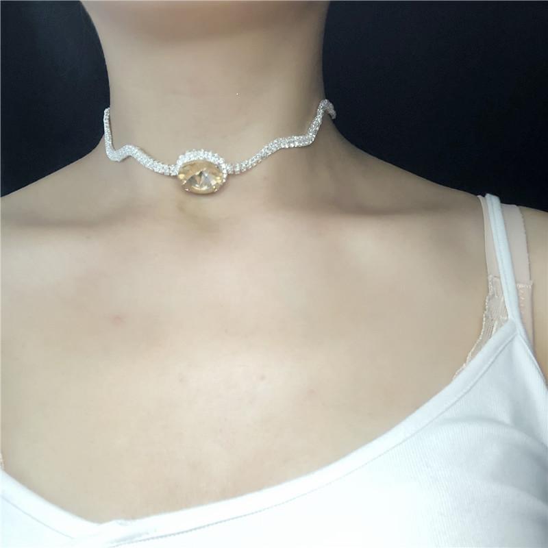 Fashion luxury crystal pendant necklace, suitable for women's simple jewelry glass necklace
Fashion luxury crystal pendant necklace, suitable for women's simple jewelry glass necklace