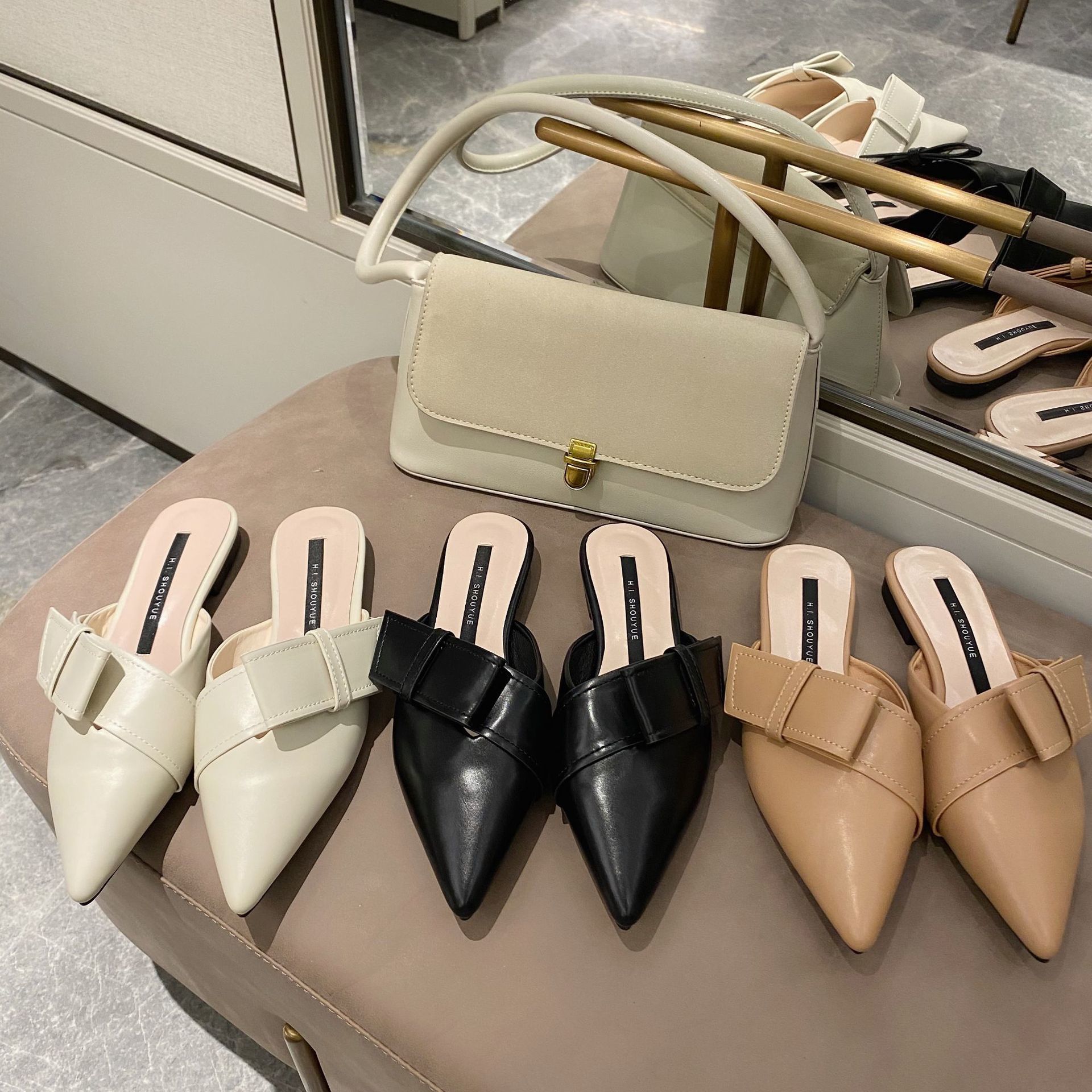 2021 New Women's Chinese Summer Outdoors Wear Spring Style Korean-style Shoes Versatile High-fashion Flats Pointed Slippers Mh57, Black
2021 New Women's Chinese Summer Outdoors Wear Spring Style Korean-style Shoes Versatile High-fashion Flats Pointed Slippers Mh57, Black