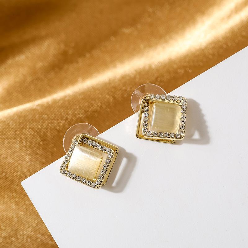Square Rhinestone Dangle Stud Earrings For Women Simple Personality Bohemia Jewelry 2021 INS NEW Jewellery Fashion Gift
Square Rhinestone Dangle Stud Earrings For Women Simple Personality Bohemia Jewelry 2021 INS NEW Jewellery Fashion Gift
