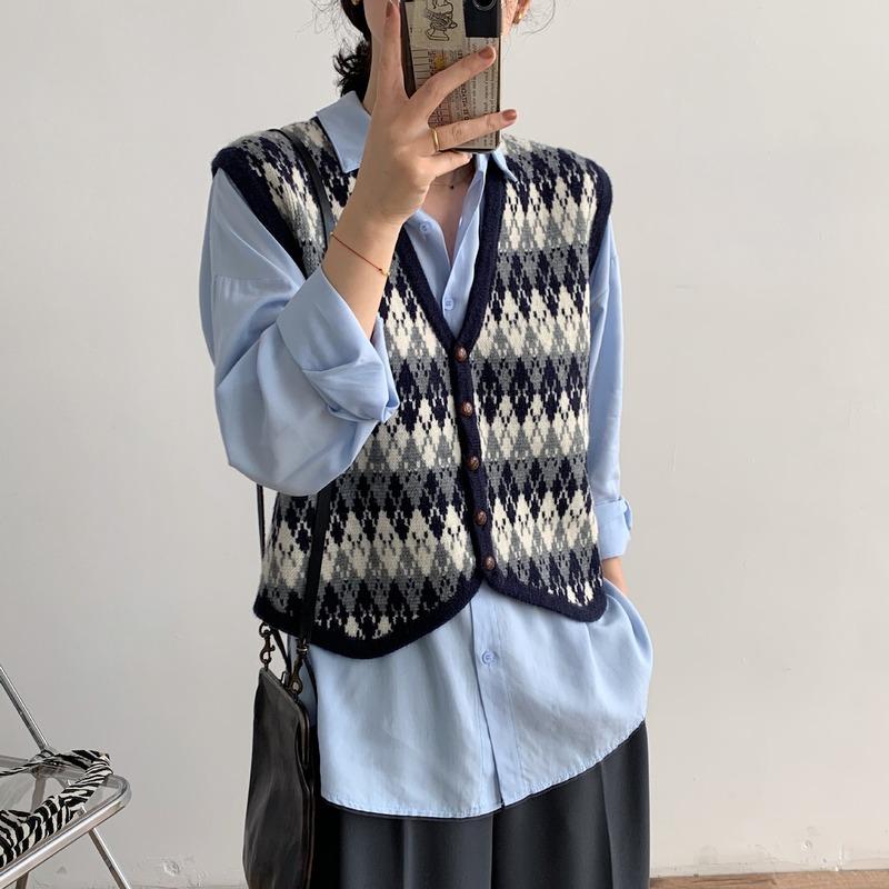 Vintage Jacquard V-neck Knitted Vest for Women's Autumn and Winter 2021 New Loose Korean Versatile Sweater Vest, Cn2720bu
Vintage Jacquard V-neck Knitted Vest for Women's Autumn and Winter 2021 New Loose Korean Versatile Sweater Vest, Cn2720bu