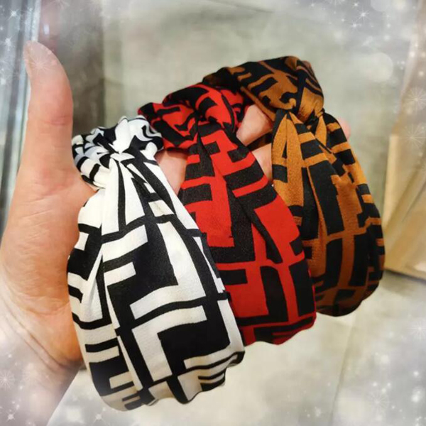 8color Brand Designer Letters Stripe Print Headband Swallow Grid Pattern Hair Hoop High Grade Wide Edge Cloth Art Knot Fashion Luxury Twist Turban Accessories
8color Brand Designer Letters Stripe Print Headband Swallow Grid Pattern Hair Hoop High Grade Wide Edge Cloth Art Knot Fashion Luxury Twist Turban Accessories