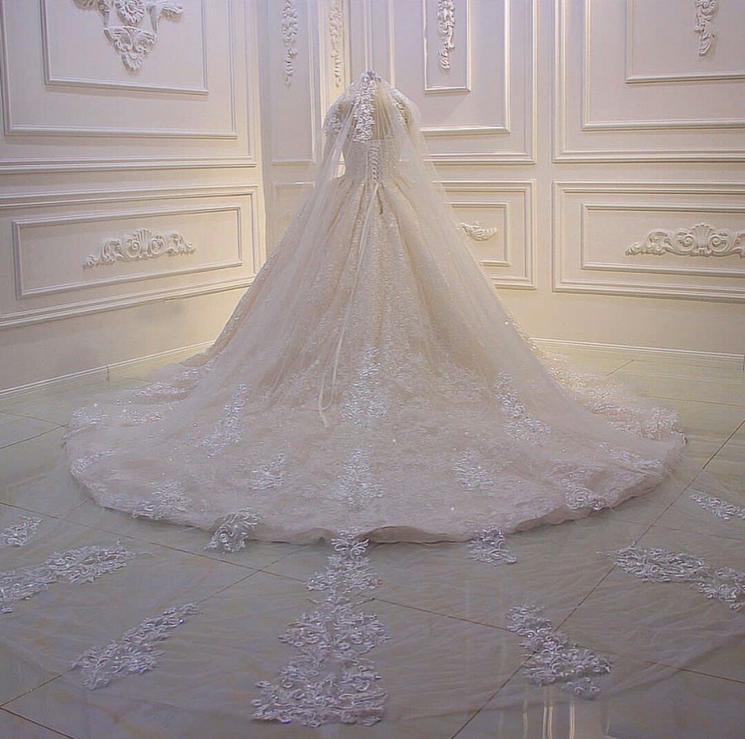 Luxury Ball Gown 2021 Wedding Dresses Full Long Sleeve Lace Beaded V Neck Bridal Gowns Vintage Plus Size robes de mariée