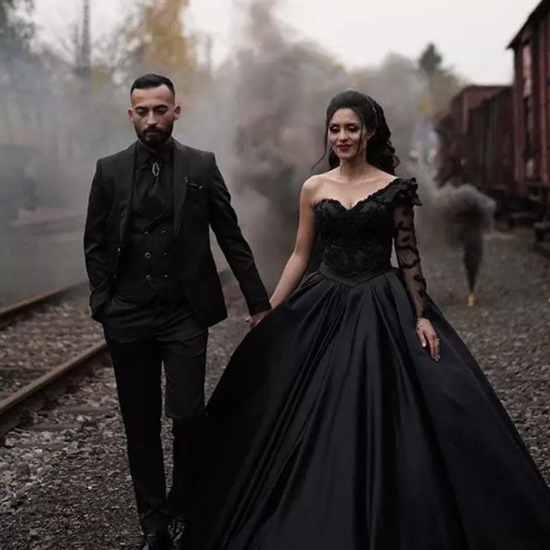 Vintage Gothic Black Wedding Dresses Ball Gown One Shoulder Long Sleeve Appliques Satin Dubai Arabic Bridal Wedding Gowns Court Train Country Garden V
