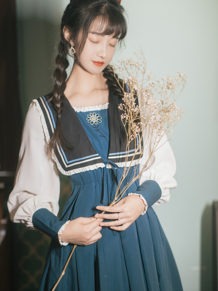 Princess Vintage Gowns for Women with High Waist Square Sea Blue Collar Elegant Dress of Party at Night Dressed in Women's Mujer 296i
Princess Vintage Gowns for Women with High Waist Square Sea Blue Collar Elegant Dress of Party at Night Dressed in Women's Mujer 296i