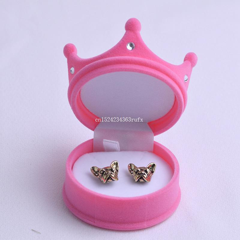 100pcs Crown Shape Gift Box Holder Lovely Velvet Ring Box Rhinestone Wedding Engagement Earrings Jewelry Display Boxes
100pcs Crown Shape Gift Box Holder Lovely Velvet Ring Box Rhinestone Wedding Engagement Earrings Jewelry Display Boxes