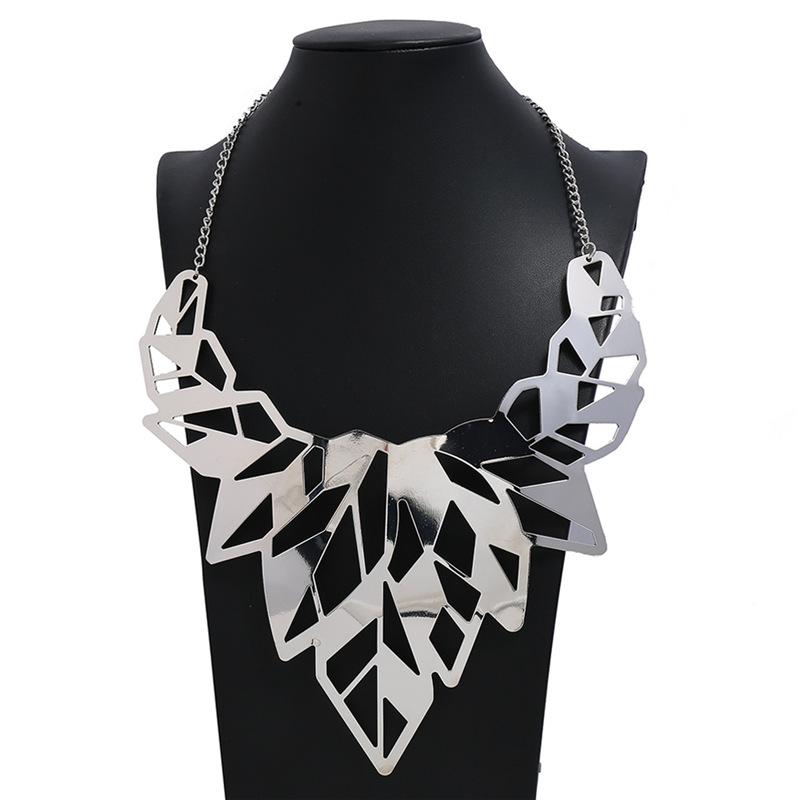 LZHLQ Hollow Out Leaves Maxi Necklace Women Bohemian Necklace Collar Punk Large Fashion Jewelry Statement Choker Ethnic Colar
LZHLQ Hollow Out Leaves Maxi Necklace Women Bohemian Necklace Collar Punk Large Fashion Jewelry Statement Choker Ethnic Colar