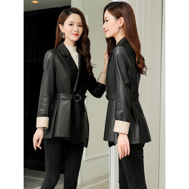 Ptslan 2020 Women's Genuine Lambskin Coat Classic Good Quality Notched Lapel Lady's Natural Sheepskin Coat New fashion P7533, Black
Ptslan 2020 Women's Genuine Lambskin Coat Classic Good Quality Notched Lapel Lady's Natural Sheepskin Coat New fashion P7533, Black
