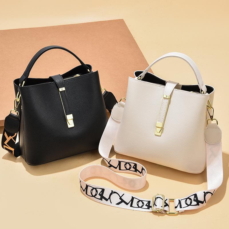 Totes Bags for Women 2021 Large Capacity Handbags Women PU Shoulder Messenger Bag Female Retro Totes Lady Elegant Crossbody Bag, White
Totes Bags for Women 2021 Large Capacity Handbags Women PU Shoulder Messenger Bag Female Retro Totes Lady Elegant Crossbody Bag, White
