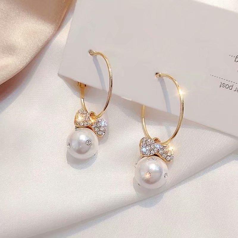 Stud Needle Bow Pearl Earrings Female Korean Simple And Versatile Sweet Temperament Fashion Personalized Earring, Golden;silver
Stud Needle Bow Pearl Earrings Female Korean Simple And Versatile Sweet Temperament Fashion Personalized Earring, Golden;silver