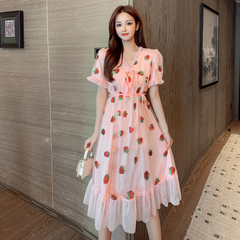 2021 Merchall Sexy V-neck Belt Strawberry Hot Stamping Short Sleeve Party Mid-length Net Yarn Summer New Women's Clothing Gaey, Pink
2021 Merchall Sexy V-neck Belt Strawberry Hot Stamping Short Sleeve Party Mid-length Net Yarn Summer New Women's Clothing Gaey, Pink