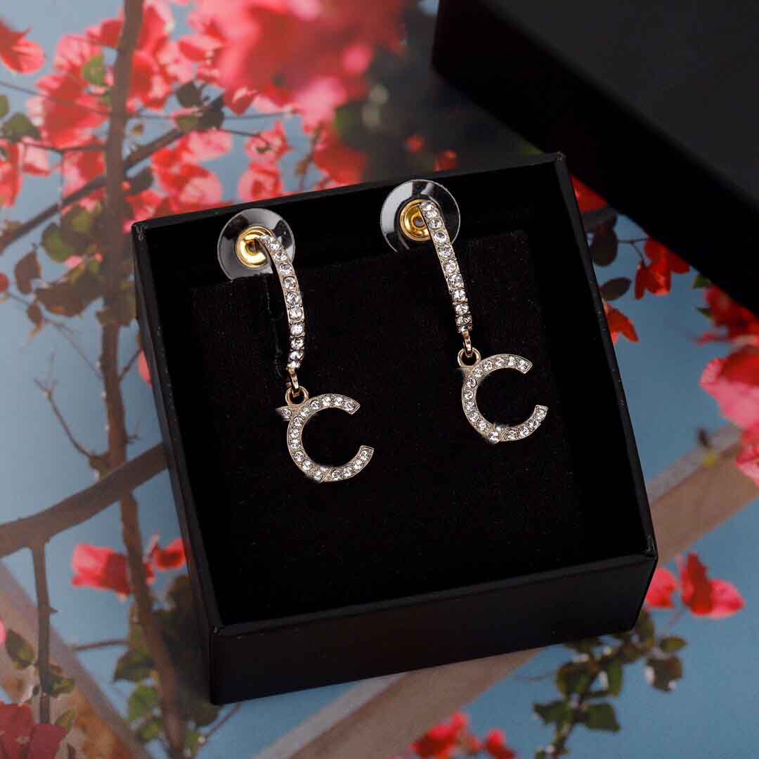 2022 Top quality Charm dangle drop earring with diamond in 18k gold plated for women wedding jewelr gift have stamp PS7227
2022 Top quality Charm dangle drop earring with diamond in 18k gold plated for women wedding jewelr gift have stamp PS7227