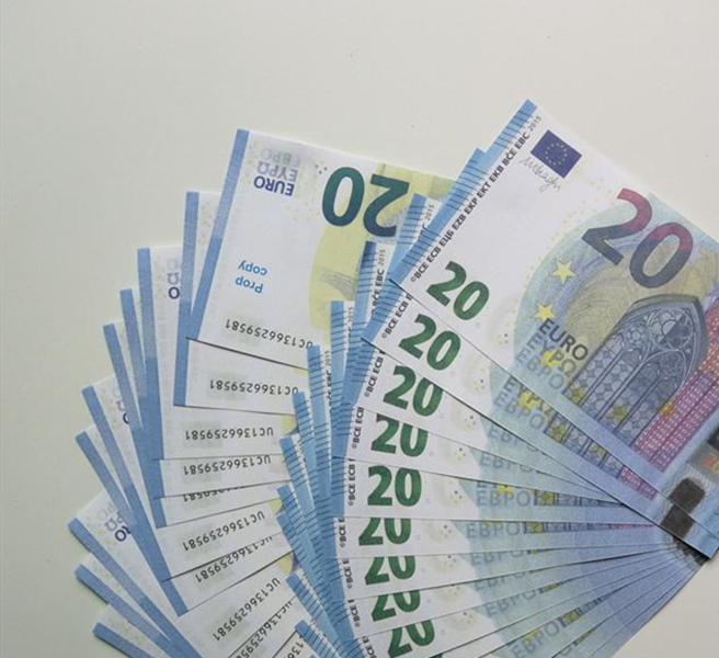 100pcs/pack Nightclub Bar High Quality Pretend Euro 20 Copy Banknote Fake Movie Money Play Money
100pcs/pack Nightclub Bar High Quality Pretend Euro 20 Copy Banknote Fake Movie Money Play Money