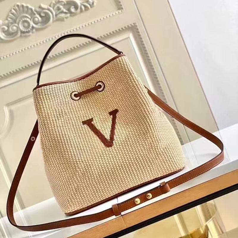 2022 luxury Famous Designer Women Fashion handbags Shoulder Bags Cross Body Clutch Bag Bucket Plain Leather String Interior Zipper Pocket Casual Drawstring, Customize
2022 luxury Famous Designer Women Fashion handbags Shoulder Bags Cross Body Clutch Bag Bucket Plain Leather String Interior Zipper Pocket Casual Drawstring, Customize