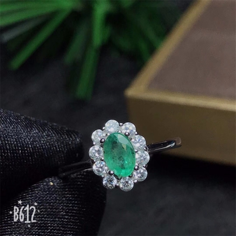 Shop promotion specials, natural emerald ring, clearance, 925 silver, size can be customized 201112
Shop promotion specials, natural emerald ring, clearance, 925 silver, size can be customized 201112