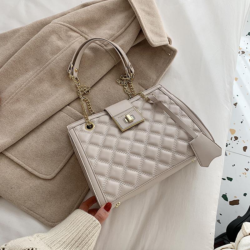 2021 Winter New Female Bag Fashion Shoulder Bag Casual Messenger Lady Chain Rhombus Female Solid Color PU, Black
2021 Winter New Female Bag Fashion Shoulder Bag Casual Messenger Lady Chain Rhombus Female Solid Color PU, Black