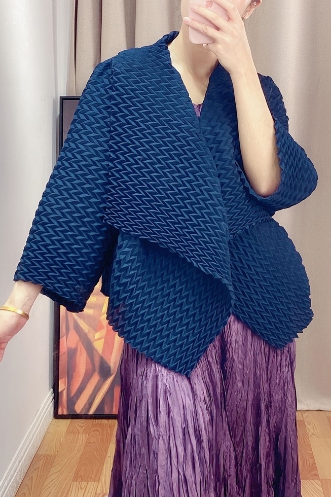 LANMREM women cardigans jacket loose thin 3D pleated coat vintage large size slimming all-match laple short coat famale 201029