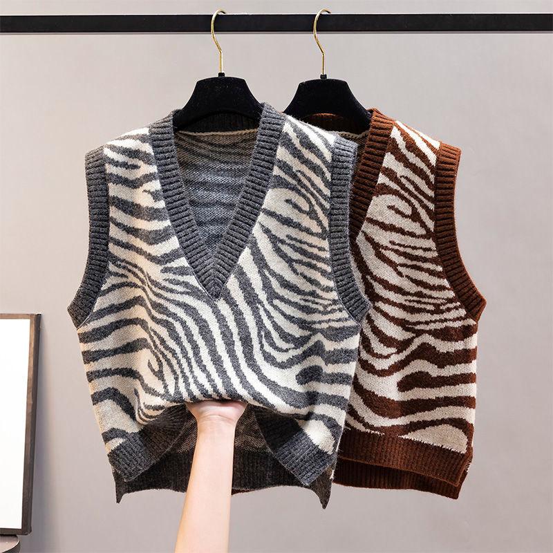 2021 Women Autumn Winter Slim Elegant Sweater Waistcoats Female Loose Sleeveless V-neck Knit Vest Lady Casual Stripted Gilet G53, Black
2021 Women Autumn Winter Slim Elegant Sweater Waistcoats Female Loose Sleeveless V-neck Knit Vest Lady Casual Stripted Gilet G53, Black