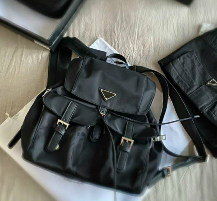 2021 Unisex Luxury Schoold Bags Designers Mens Black Backpacks Medium size Fashion Shoulder Bags with pockets with triangle for women PD20092405, This option is not for sale
2021 Unisex Luxury Schoold Bags Designers Mens Black Backpacks Medium size Fashion Shoulder Bags with pockets with triangle for women PD20092405, This option is not for sale