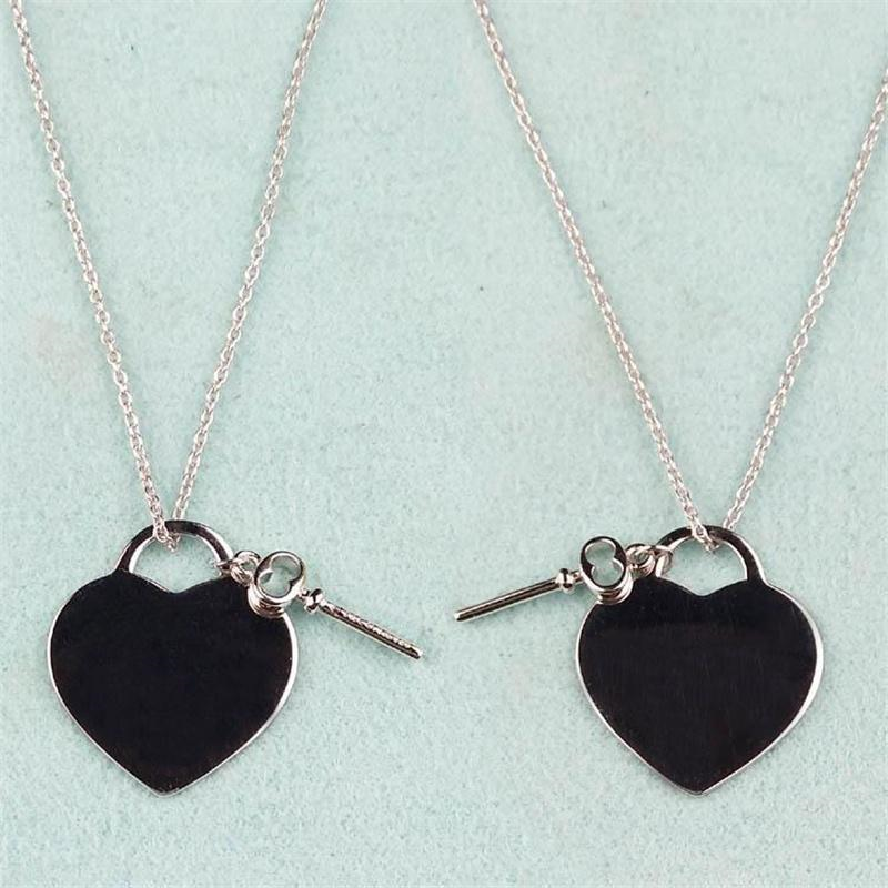 Designer Women Pendant Necklace Ladies Necklace Luxurys Designers Jewelry Heart Key Gold Silver Love Neckwear Gift Chains
Designer Women Pendant Necklace Ladies Necklace Luxurys Designers Jewelry Heart Key Gold Silver Love Neckwear Gift Chains