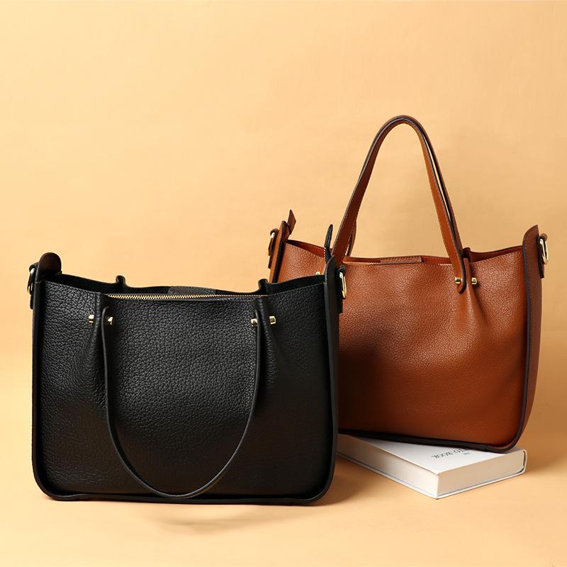 Autumn and winter 2021 new fashion trend single shoulder bag personality versatile temperament large capacity straddle portable, Black 
Autumn and winter 2021 new fashion trend single shoulder bag personality versatile temperament large capacity straddle portable, Black