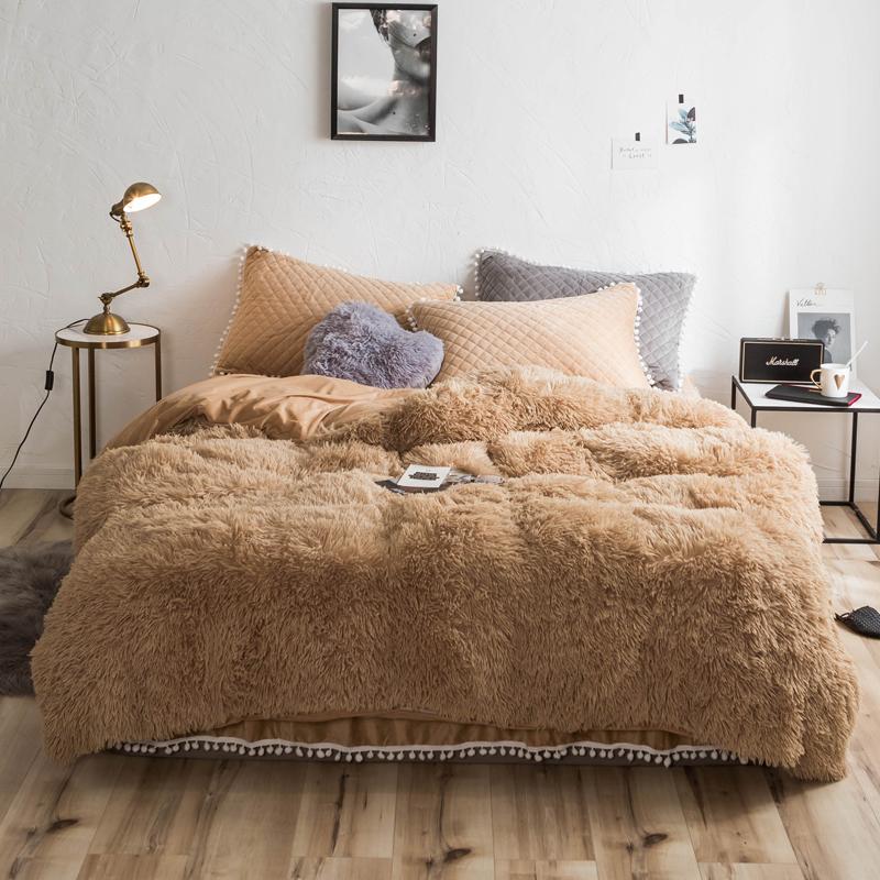 4Pcs Cotton Quilting With Thicker Velvet Fabric Bedding Sets Queen King Size Duvet Cover Set Bed Skirt Set Pillowcase Bedclothes
4Pcs Cotton Quilting With Thicker Velvet Fabric Bedding Sets Queen King Size Duvet Cover Set Bed Skirt Set Pillowcase Bedclothes