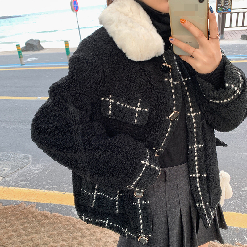 MISHOW Atumn Winter Fashion Black Woolen Coat Women Causal Lambswool Lapel Crystal Buckle Coat Tops MX19D6522 201112