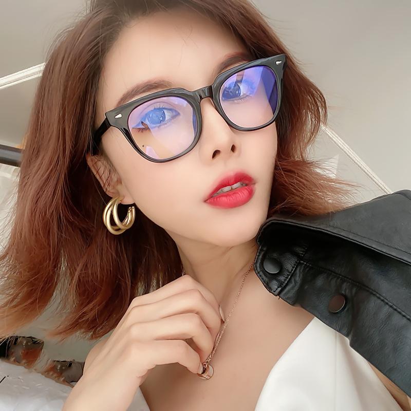 Sunglasses Retro Rivet Square Frame Women Men Eyeglasses Anti-Blue Radiation Lens UV400 Eye Protection Girl Sexy Ladies Fashion Eyewear
Sunglasses Retro Rivet Square Frame Women Men Eyeglasses Anti-Blue Radiation Lens UV400 Eye Protection Girl Sexy Ladies Fashion Eyewear