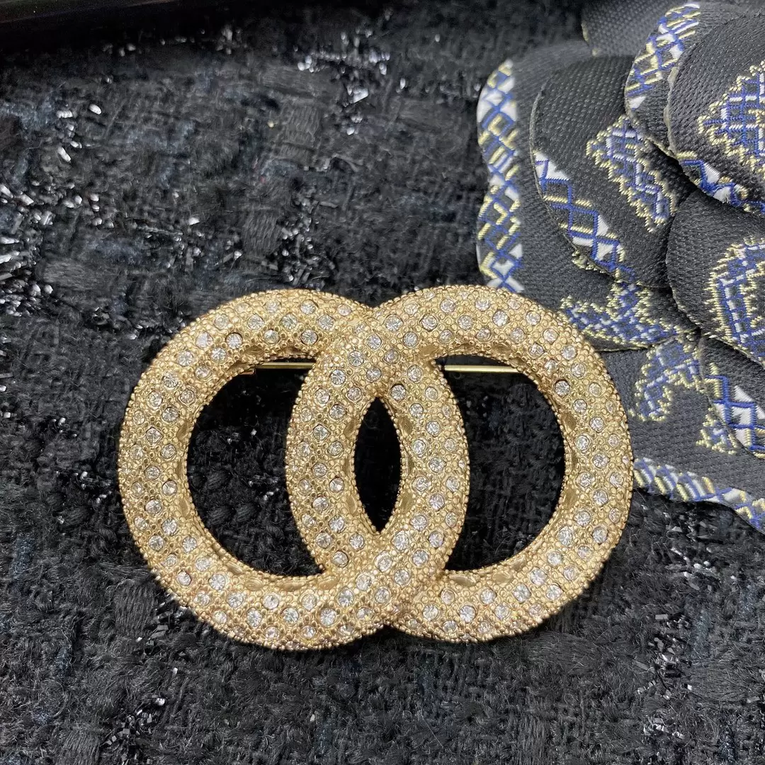 Designer Brooches Pins For Womens gold Funny Enamel Brooch Suitable Romantic Delicate Attractive Jewelry Diamond C Brooch 2203145D
Designer Brooches Pins For Womens gold Funny Enamel Brooch Suitable Romantic Delicate Attractive Jewelry Diamond C Brooch 2203145D