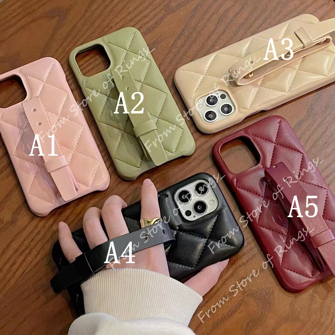 Soft Leather Designer Strap Holder C Phone Cases for iPhone 14 13 12 11 Pro max Case 14pro 13pro 12pro 11Pro X XR XS 7 8 Plus Case cover with orginal box packing 0313YZ, A2
Soft Leather Designer Strap Holder C Phone Cases for iPhone 14 13 12 11 Pro max Case 14pro 13pro 12pro 11Pro X XR XS 7 8 Plus Case cover with orginal box packing 0313YZ, A2