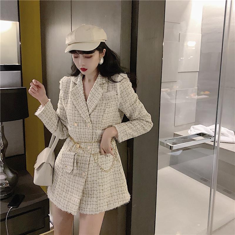 2021 Autumn Winter Tweed Plaid Coat Gold Double Breasted Long Jacket Rice White Woolen Suit Tops Outerwear With Chain Belt Bag, Picture color
2021 Autumn Winter Tweed Plaid Coat Gold Double Breasted Long Jacket Rice White Woolen Suit Tops Outerwear With Chain Belt Bag, Picture color