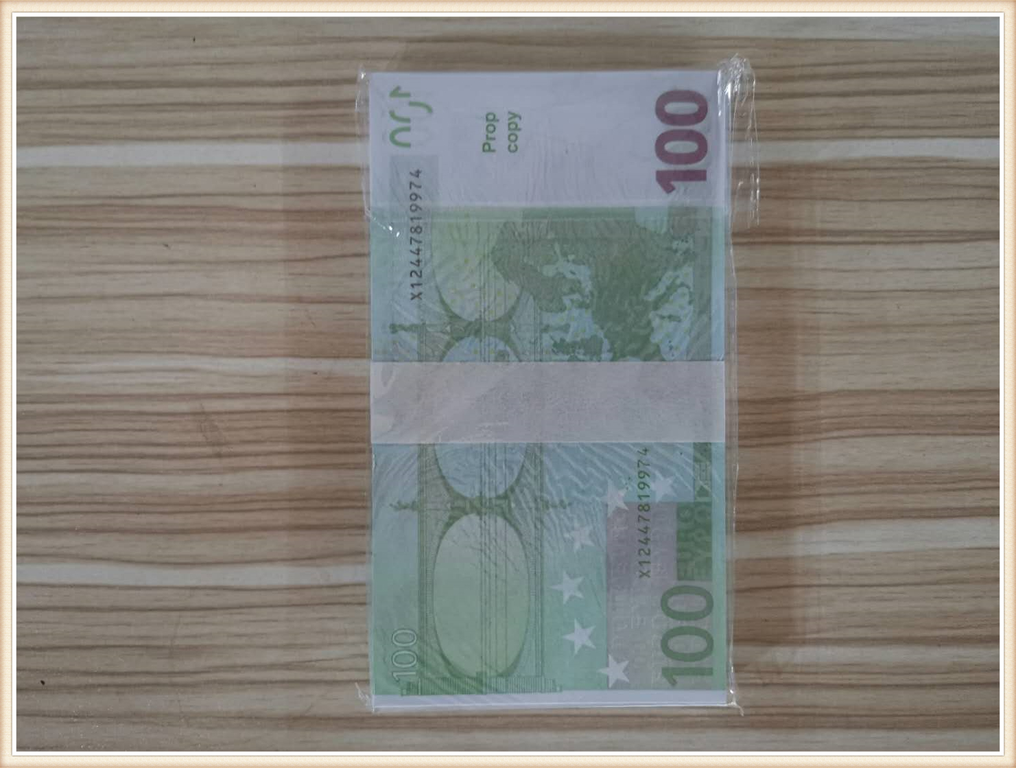 77 Cross-border high-quality 100 euro currency wear-resistant bar shooting birthday party banknotes hot selling simulation 
77 Cross-border high-quality 100 euro currency wear-resistant bar shooting birthday party banknotes hot selling simulation