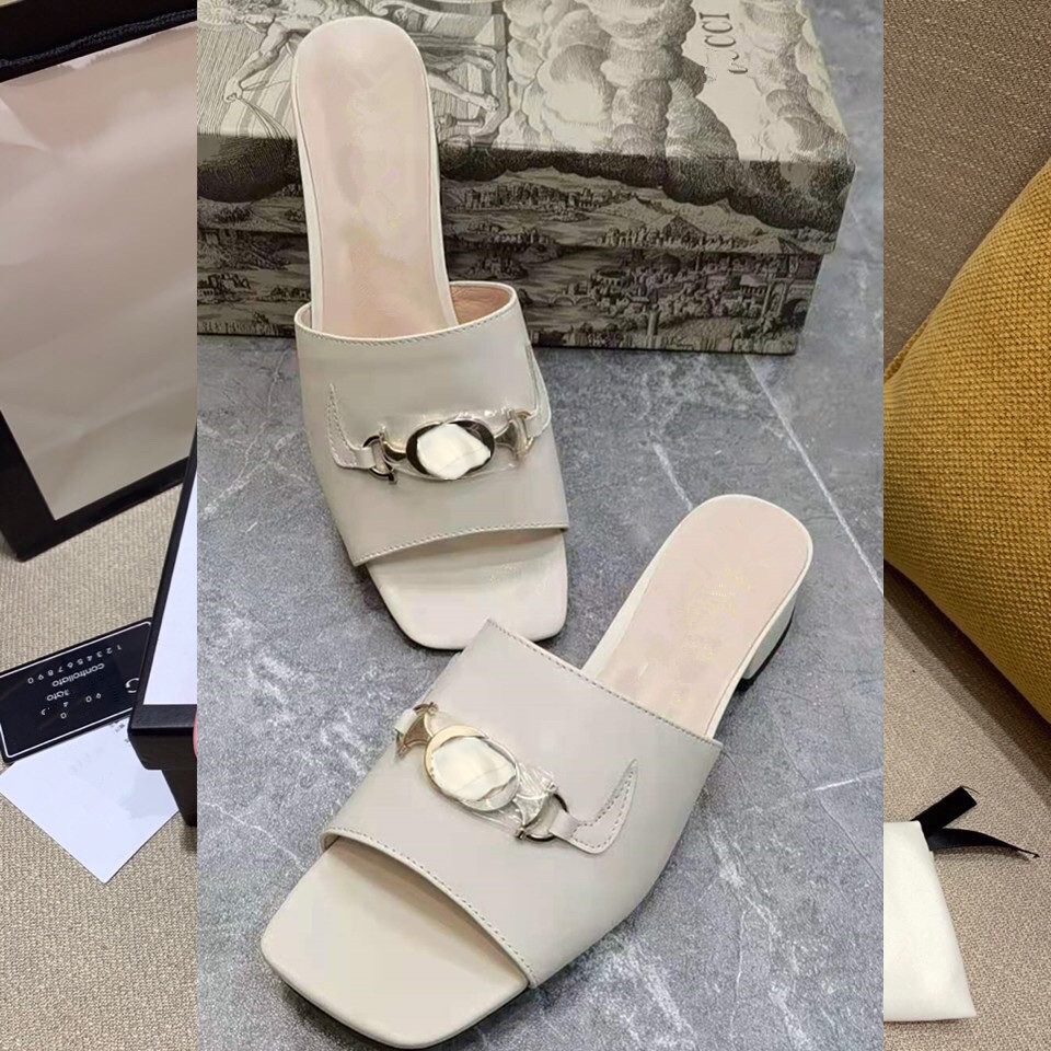 2021 100% Leather slippers soft cowhide Lazy women shoes Metal buckle beach slippers Mules Princetown Classic lady slippers with box, Black
2021 100% Leather slippers soft cowhide Lazy women shoes Metal buckle beach slippers Mules Princetown Classic lady slippers with box, Black