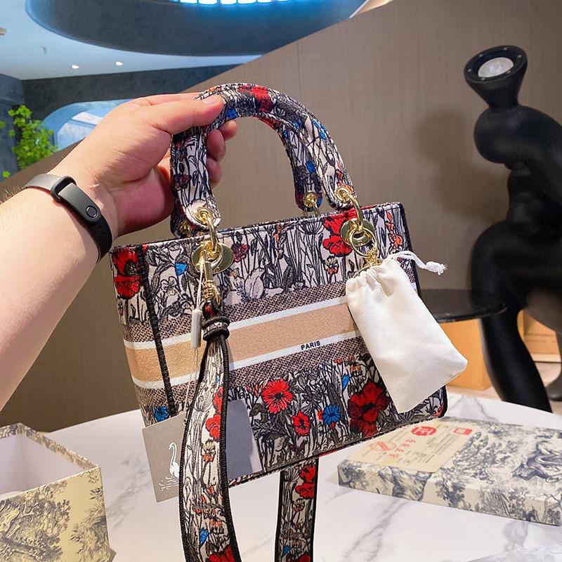 TOP Designer fashion Bags Paris classic Canvas Woman Totes Shoulder Handbag Lady Tote Bag DLite Houndstooth Crossbody Handbags
TOP Designer fashion Bags Paris classic Canvas Woman Totes Shoulder Handbag Lady Tote Bag DLite Houndstooth Crossbody Handbags