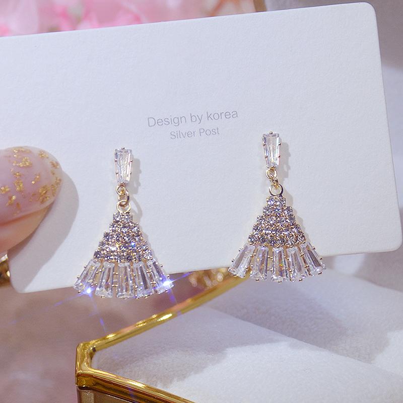 Stud Design Fine Shiny Sector Crystal Earrings For Women Designer Luxury Jewelry High Quality Zircon S925 Needle Gift
Stud Design Fine Shiny Sector Crystal Earrings For Women Designer Luxury Jewelry High Quality Zircon S925 Needle Gift