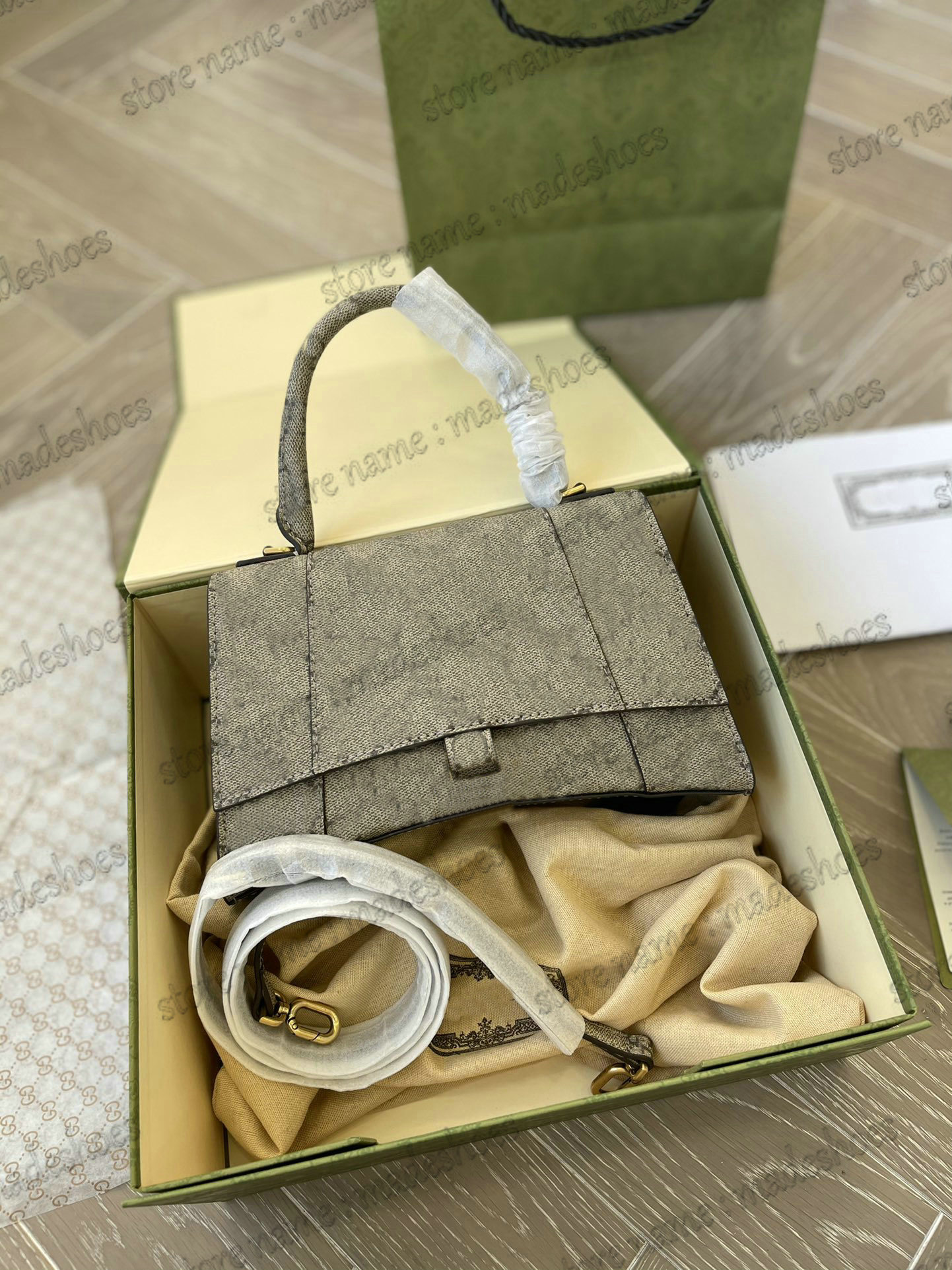 Hourglass The Hacker Project Top Handle Bag Medium 681696 Small 681697 Shoulder Bag Italy Limited Edition Cross Body Womens Designer Luxurys Aria Handbag
Hourglass The Hacker Project Top Handle Bag Medium 681696 Small 681697 Shoulder Bag Italy Limited Edition Cross Body Womens Designer Luxurys Aria Handbag