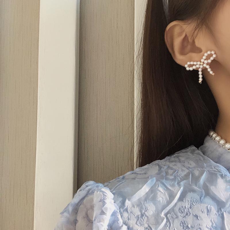 S925 needle Sweet Jewelry Stud Earrings Fashion Korean Simulated Pearl Bowknot Earrings For Female Lady Party Gift Wholesale
S925 needle Sweet Jewelry Stud Earrings Fashion Korean Simulated Pearl Bowknot Earrings For Female Lady Party Gift Wholesale