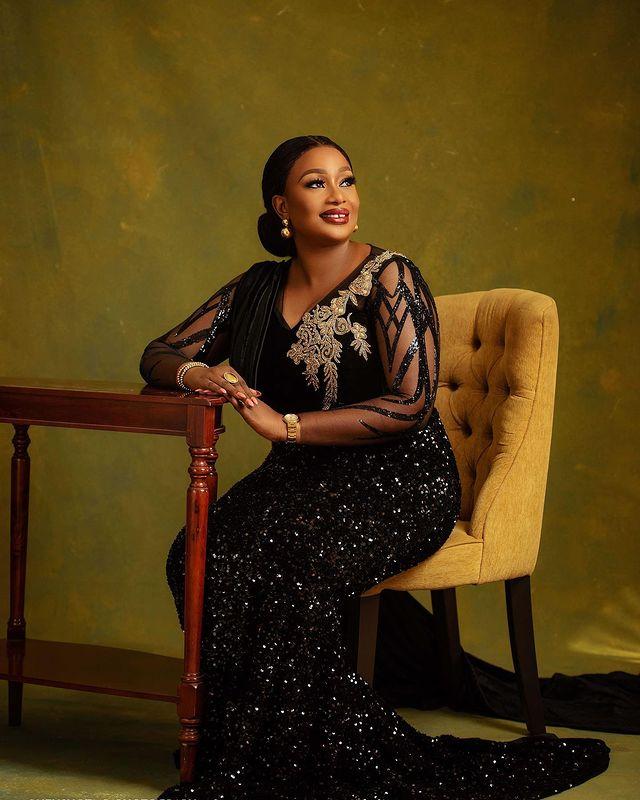 Plus Size Arabic Aso Ebi Black Mermaid Sexy Prom Dresses Deep V-neck Lace Sequined Evening Formal Party Second Reception Gowns Dress