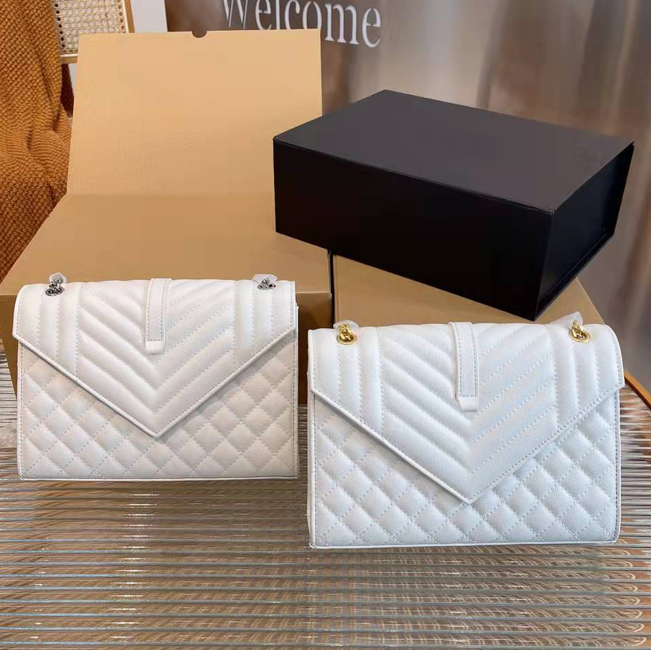 Women's Luxury Fashion Shoulder Bag Handbag rhombic pattern chains wholesale can be diagonal span or double chain shoulders back wholesale, the public likes 5 colors, Claret
Women's Luxury Fashion Shoulder Bag Handbag rhombic pattern chains wholesale can be diagonal span or double chain shoulders back wholesale, the public likes 5 colors, Claret