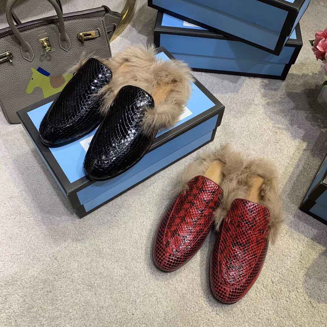 2022 Hot sold top quality women Slipper outdoor fashion Wool drag designer Classic Genuine leather half Sliders autumn and winter home womens shoes with box 35-41
2022 Hot sold top quality women Slipper outdoor fashion Wool drag designer Classic Genuine leather half Sliders autumn and winter home womens shoes with box 35-41