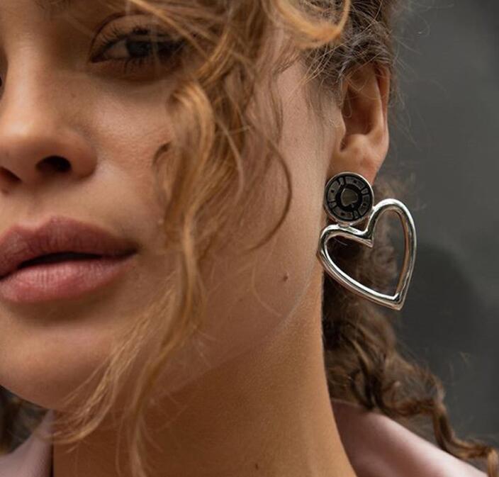 nickel free zinc alloy hollow out earring fashion gold plated heart shaped stud earrings for girls
nickel free zinc alloy hollow out earring fashion gold plated heart shaped stud earrings for girls
